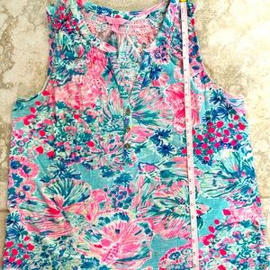Lilly Pulitzer tank in size L.